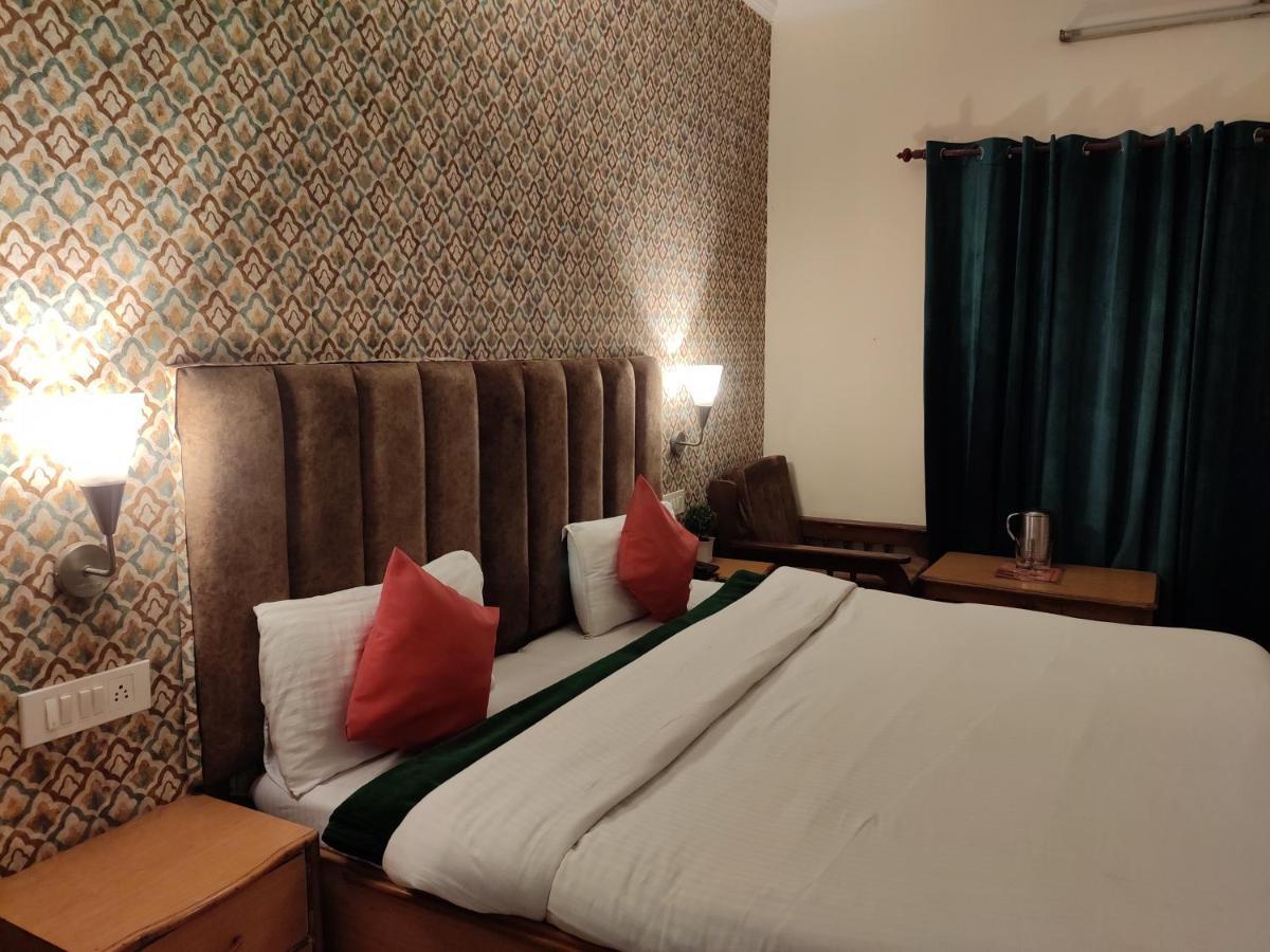 Hotel Royal Чамба Екстериор снимка
