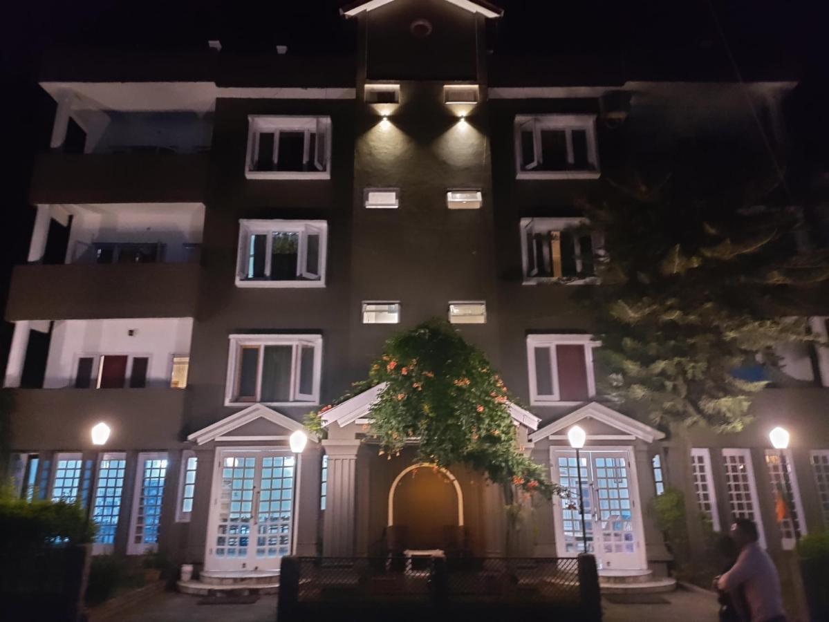 Hotel Royal Чамба Екстериор снимка