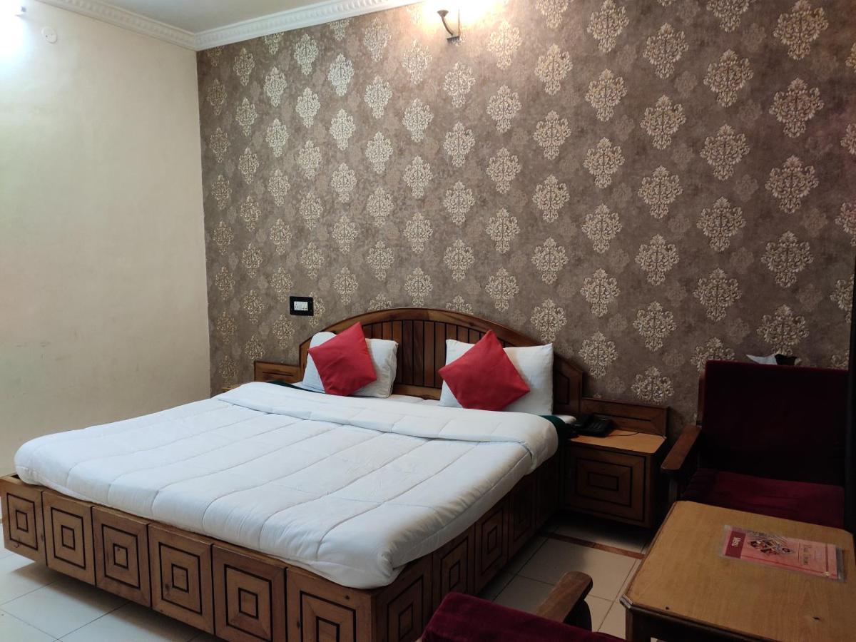 Hotel Royal Чамба Екстериор снимка
