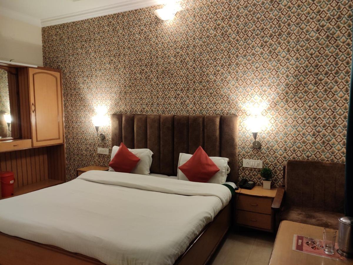 Hotel Royal Чамба Екстериор снимка