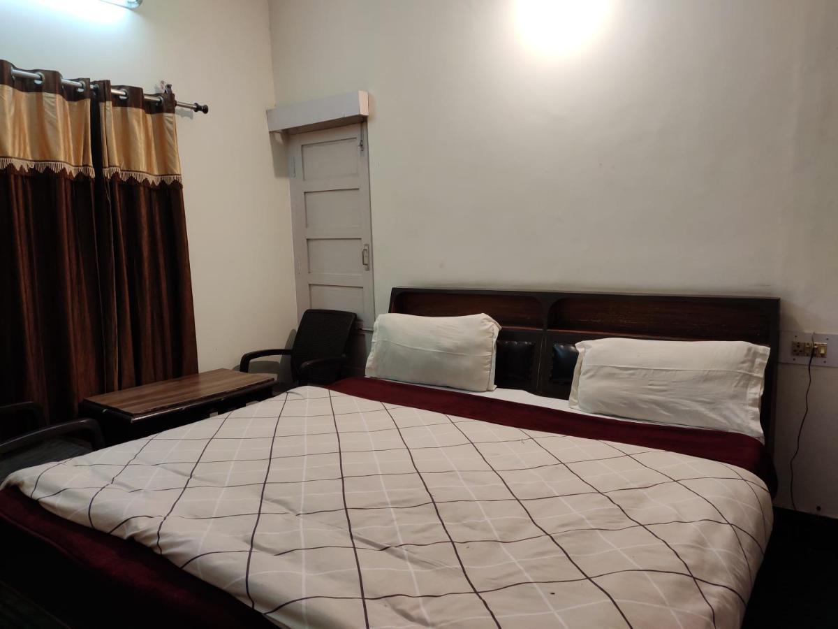 Hotel Royal Чамба Екстериор снимка